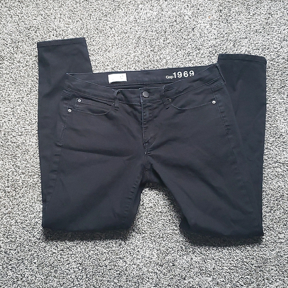 Black GAP skinny jeans